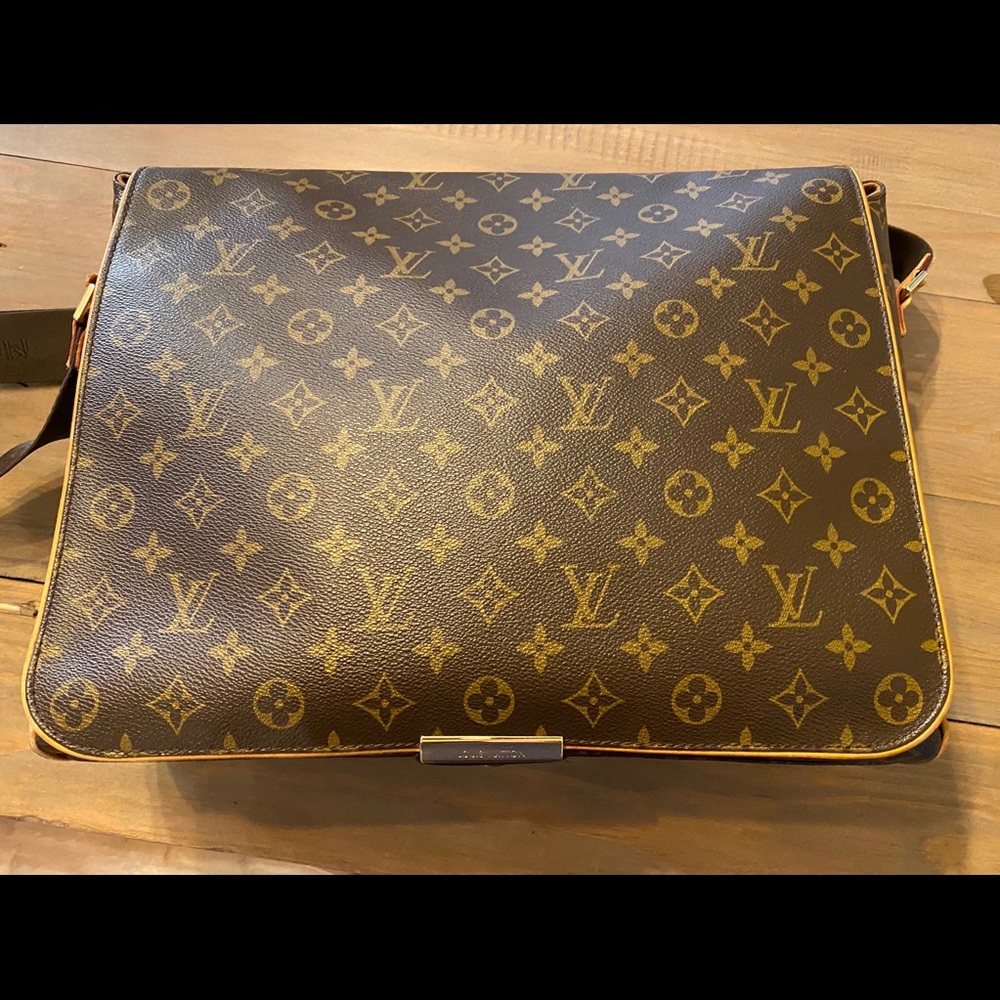 SOLD Louis Vuitton Messenger bag